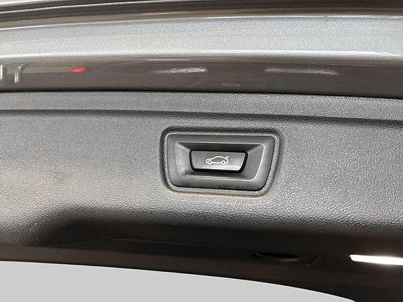 BMW 330e 19 of 30