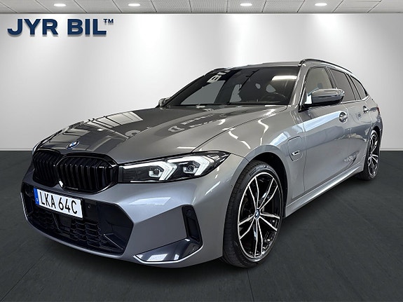 BMW 330e 7 of 30