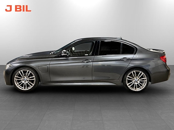 BMW 330e 18 of 20