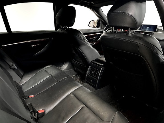BMW 330e 16 of 20