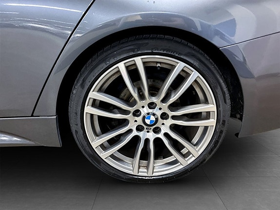 BMW 330e 19 of 20