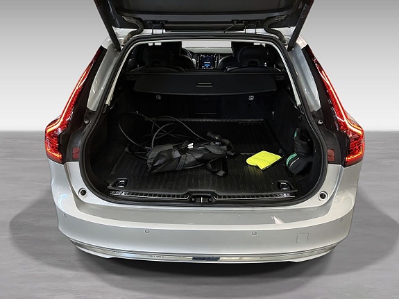 Volvo V90 10 of 13