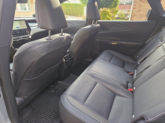 Lexus RX450h+ 7 of 8