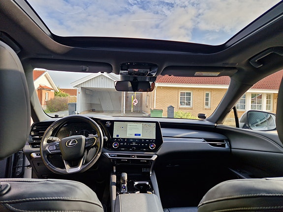 Lexus RX450h+ 5 of 8