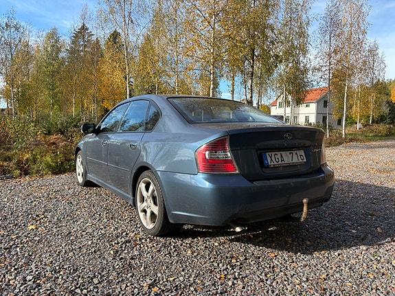 Subaru Legacy 3 of 6