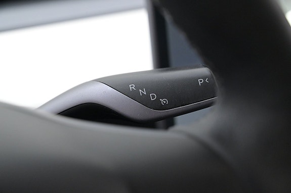 Tesla Model Y 8 of 27