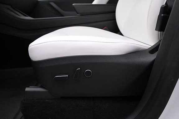 Tesla Model Y 11 of 27