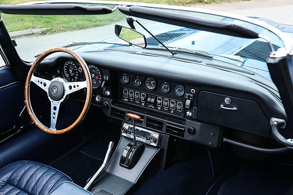 Jaguar E-TYPE 21 of 22