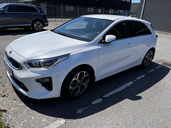 Kia Ceed 2 of 2