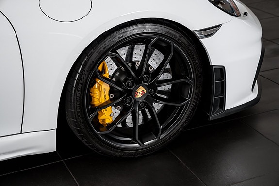 Porsche 718 Spyder 9 of 29