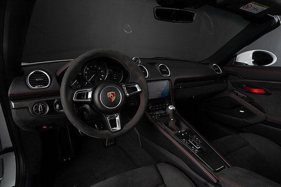 Porsche 718 Spyder 15 of 29