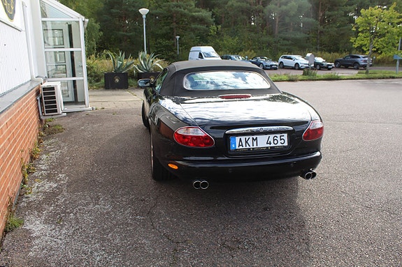 Jaguar XK 4 of 5