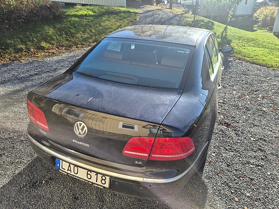 Volkswagen Phaeton 2 of 4