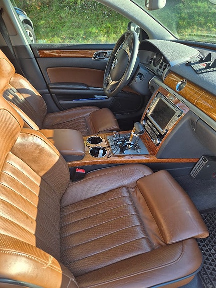 Volkswagen Phaeton 4 of 4