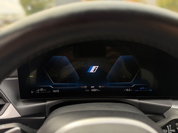 BMW 330e 15 of 17