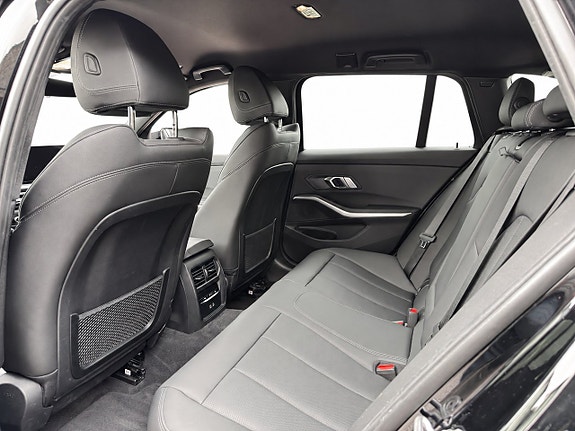 BMW 330e 10 of 17