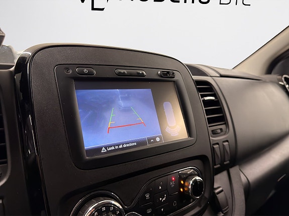 Opel Vivaro 12 of 15