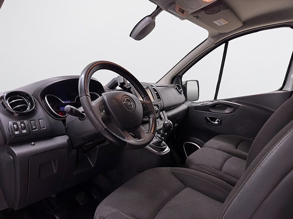 Opel Vivaro 9 of 15