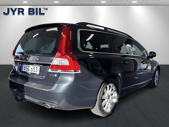 Volvo V70 3 of 26