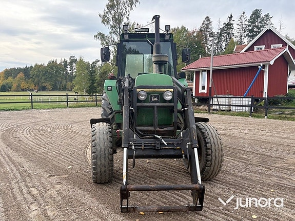 Traktor John Deere 3130 med lastare och skopa 8 of 30