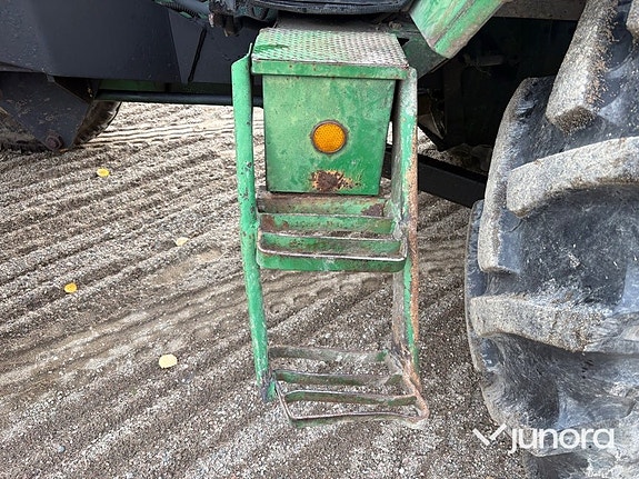Traktor John Deere 3130 med lastare och skopa 20 of 30