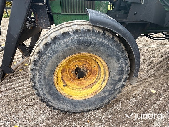 Traktor John Deere 3130 med lastare och skopa 15 of 30