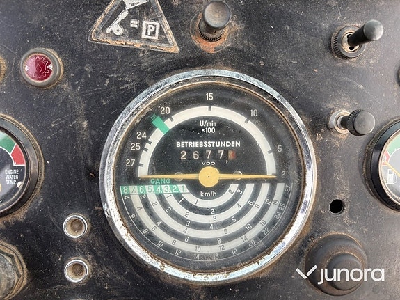Traktor John Deere 3130 med lastare och skopa 26 of 30