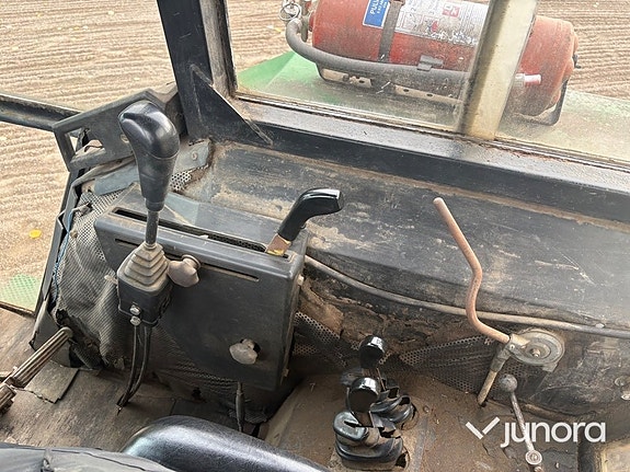Traktor John Deere 3130 med lastare och skopa 27 of 30