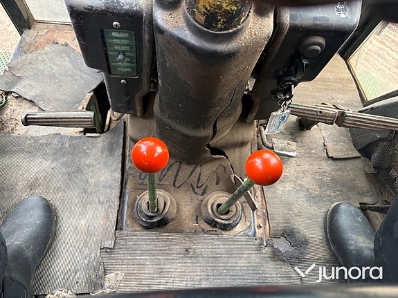 Traktor John Deere 3130 med lastare och skopa 25 of 30