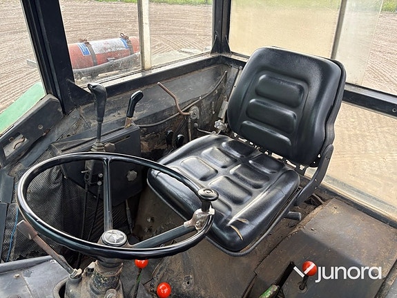 Traktor John Deere 3130 med lastare och skopa 23 of 30