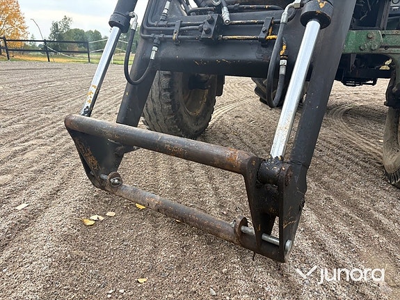Traktor John Deere 3130 med lastare och skopa 17 of 30