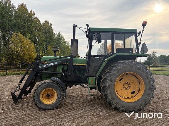Traktor John Deere 3130 med lastare och skopa 2 of 30
