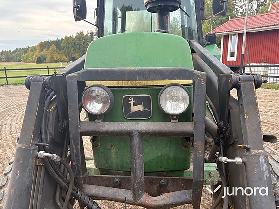Traktor John Deere 3130 med lastare och skopa 19 of 30
