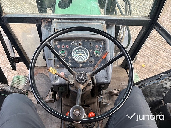 Traktor John Deere 3130 med lastare och skopa 24 of 30