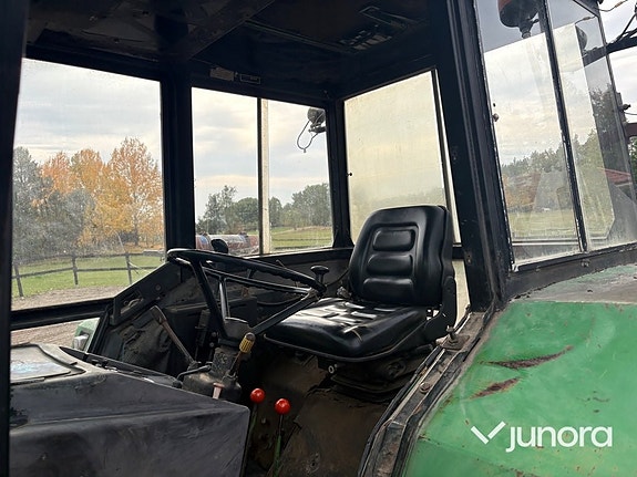 Traktor John Deere 3130 med lastare och skopa 22 of 30