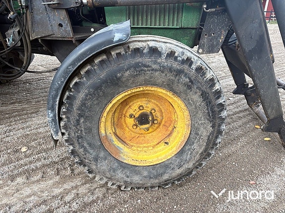Traktor John Deere 3130 med lastare och skopa 9 of 30