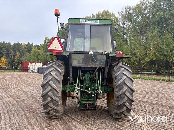 Traktor John Deere 3130 med lastare och skopa 4 of 30