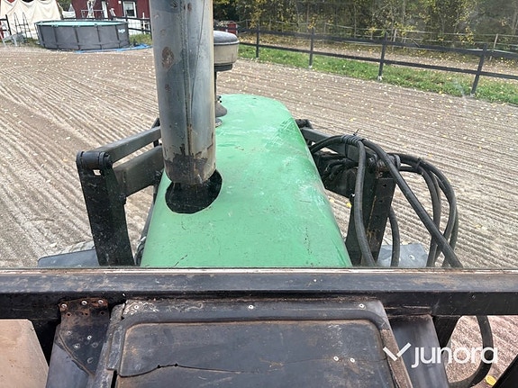 Traktor John Deere 3130 med lastare och skopa 28 of 30