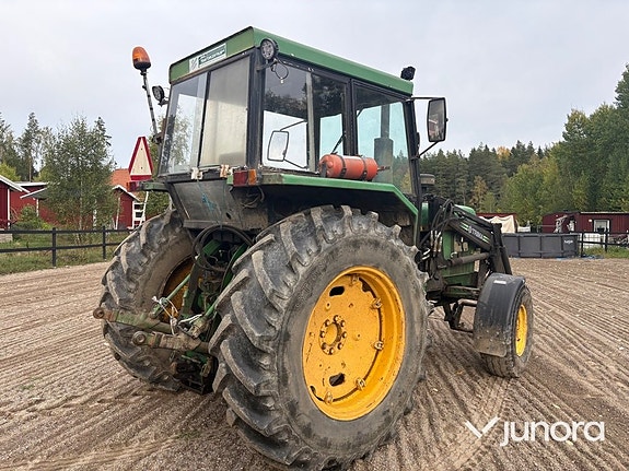 Traktor John Deere 3130 med lastare och skopa 5 of 30