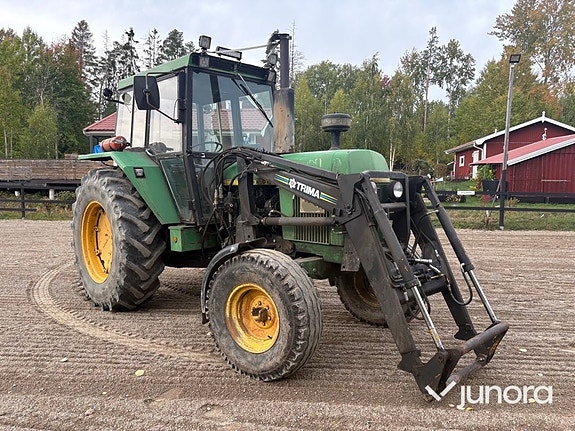 Traktor John Deere 3130 med lastare och skopa 7 of 30