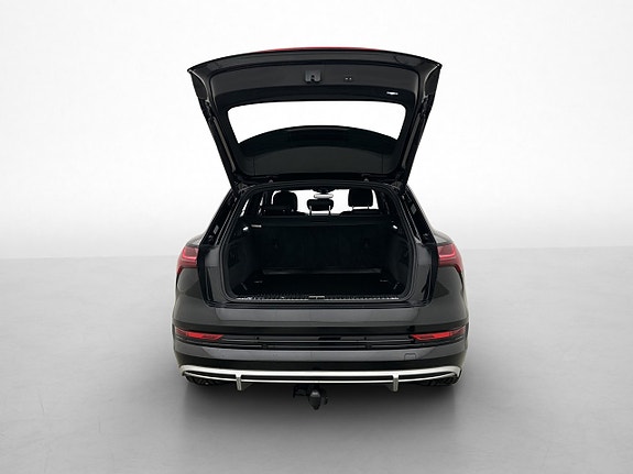 Audi e-tron 11 of 30