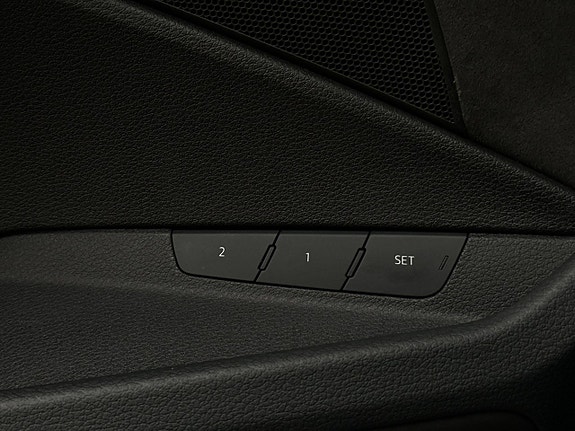 Audi e-tron 14 of 30