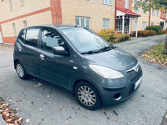 Hyundai i10 2 of 6