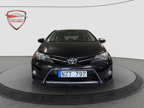 Toyota Auris 2 of 21