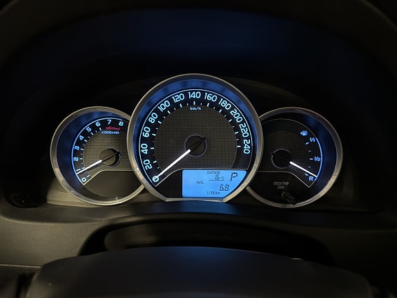 Toyota Auris 13 of 21