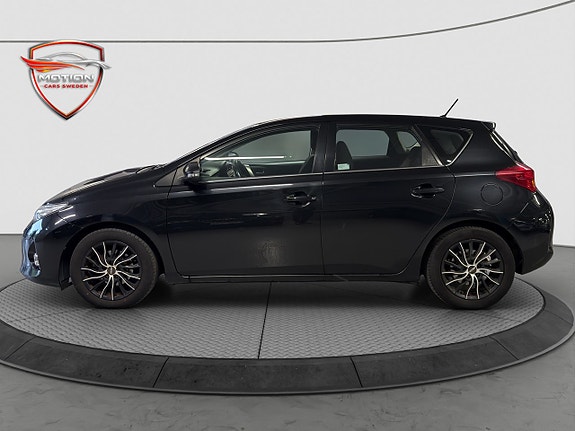Toyota Auris 8 of 21