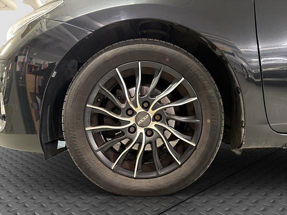 Toyota Auris 9 of 21