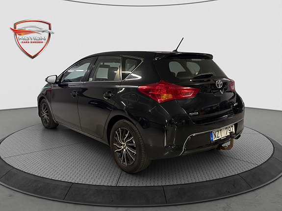 Toyota Auris 7 of 21