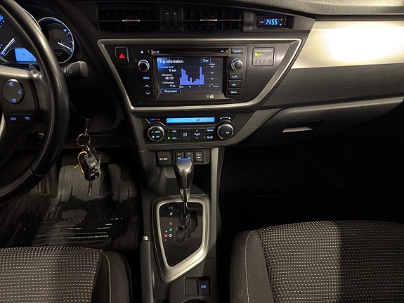 Toyota Auris 15 of 21