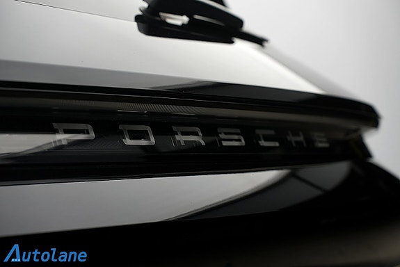 Porsche Taycan 4 16 of 30
